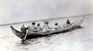 Haidas in Canoe
