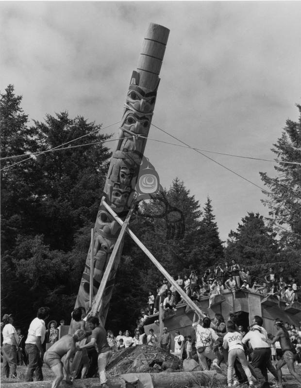 Pole Raising at Yan